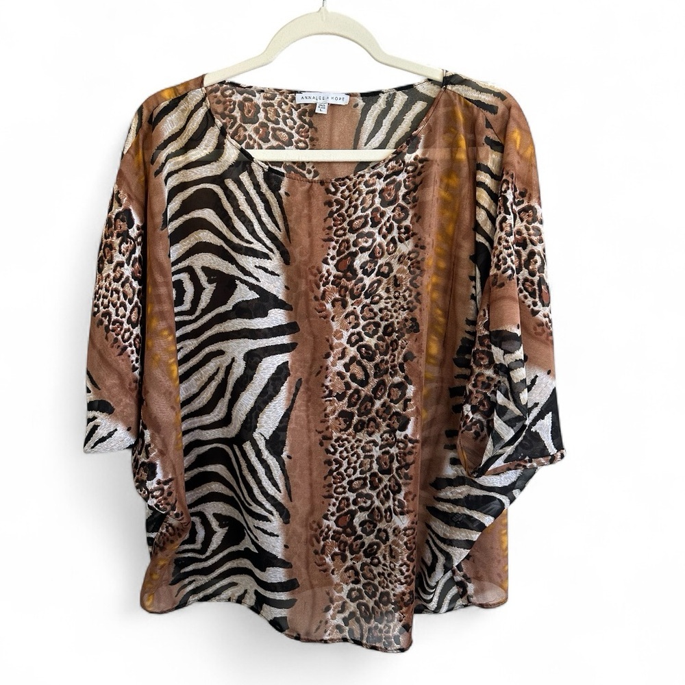 8/$20 Annalee + Hope Brown Animal Print Blouse Large NWOT